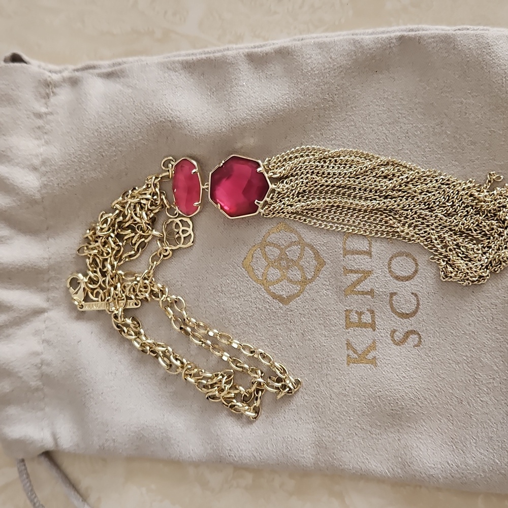 Kendra Scott Tae Pedant Necklace.